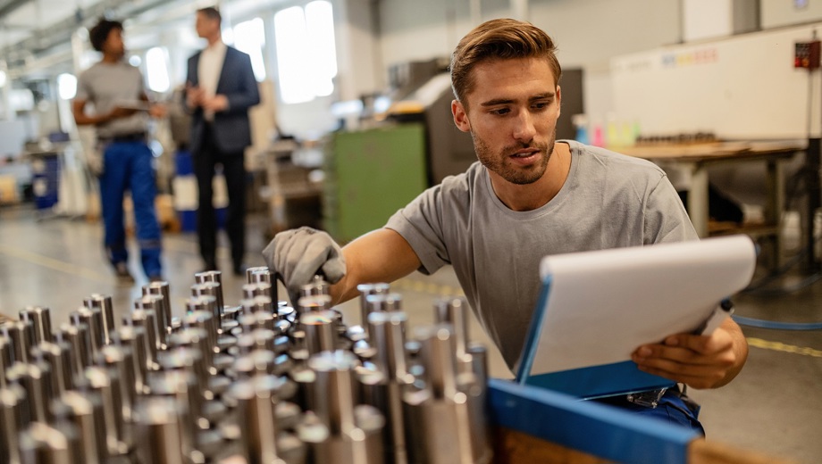 160 Produktionsmitarbeiter Verkleinert